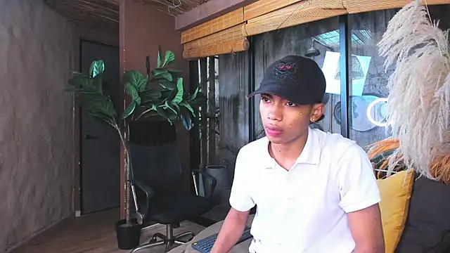 AlanCutee online show from November 23, 2025, 11:54 am