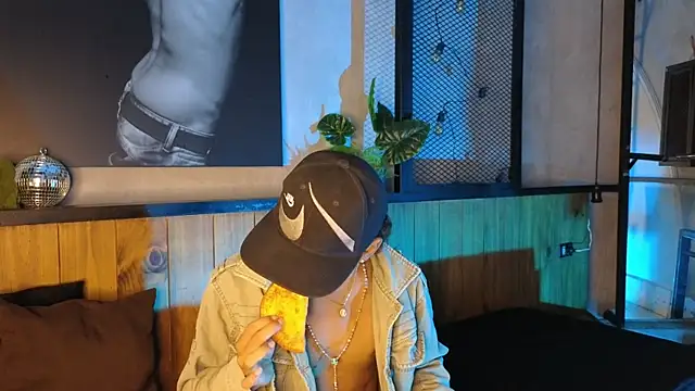 AlanCutee online show from April 7, 2026, 11:54 am