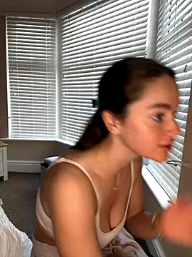 Snapshot of Mollyloverxo chatting on October 9, 2025, 7:50 am Mollyloverxo online show from October 9, 2025, 7:50 am