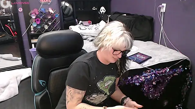 Snapshot of oddywithabody chatting on February 13, 2026, 6:20 am oddywithabody online show from February 13, 2026, 6:20 am