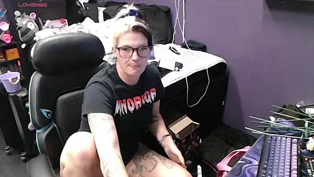 Snapshot of oddywithabody chatting on March 1, 2026, 7:32 am oddywithabody online show from March 1, 2026, 7:32 am