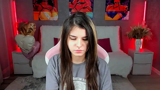 AnoraDark online show from April 19, 2026, 8:22 pm