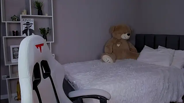 AnoraDark online show from April 22, 2026, 2:29 pm