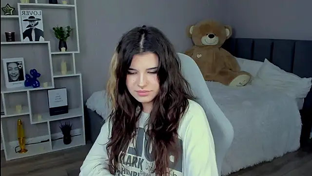 AnoraDark online show from April 26, 2026, 8:28 pm