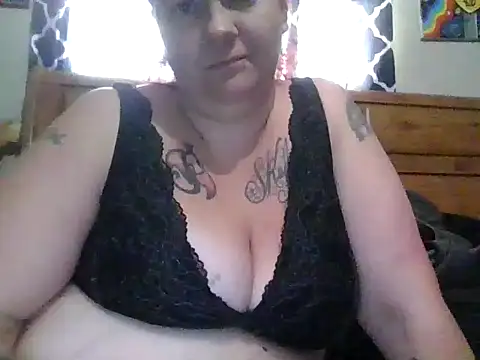 ThickkkMama420 online show from May 6, 2026, 10:59 pm