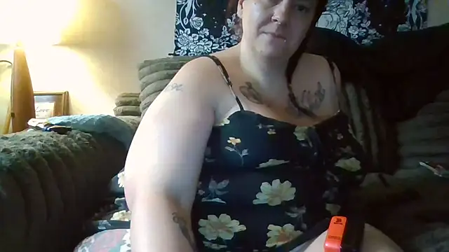 ThickkkMama420 online show from May 17, 2026, 5:53 pm