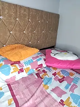 Nahomy cm online show from March 17, 2026, 8:56 pm