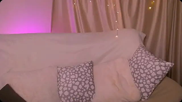 Snapshot of BagiraBella chatting on November 14, 2025, 1:10 pm BagiraBella online show from November 14, 2025, 1:10 pm