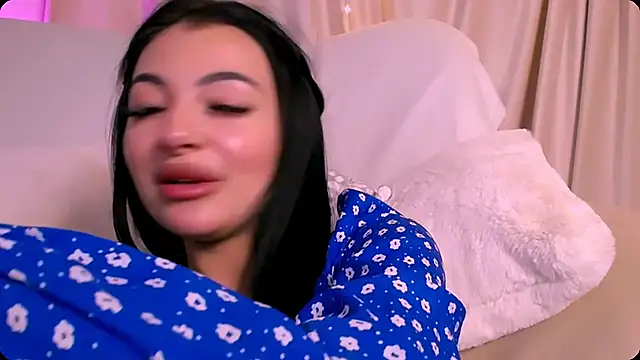 Snapshot of BagiraBella chatting on November 17, 2025, 4:51 am BagiraBella online show from November 17, 2025, 4:51 am