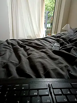 handsome8inchh online show from September 14, 2025, 3:33 pm