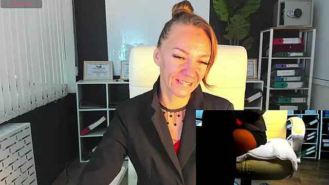 Jesica mooon online show from September 13, 2025, 1:27 am