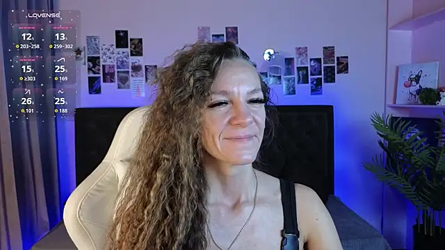 Jesica mooon online show from October 17, 2025, 1:31 am