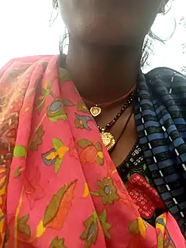 Snapshot of Juhi_chawla chatting on October 29, 2025, 4:04 am Juhi chawla online show from October 29, 2025, 4:04 am