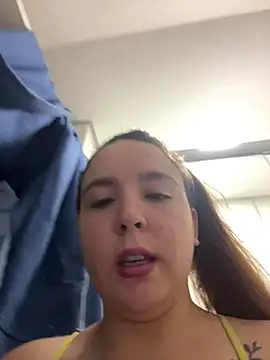 m0ranguinh0s2 online show from June 19, 2026, 4:44 pm