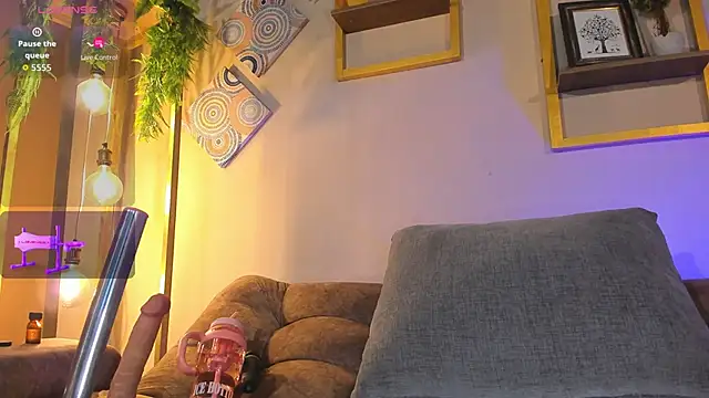 RACHELRUIZ online show from October 18, 2025, 5:35 pm