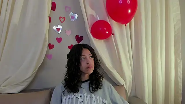 Snapshot of liily_grey chatting on September 17, 2025, 1:35 pm liily grey online show from September 17, 2025, 1:35 pm