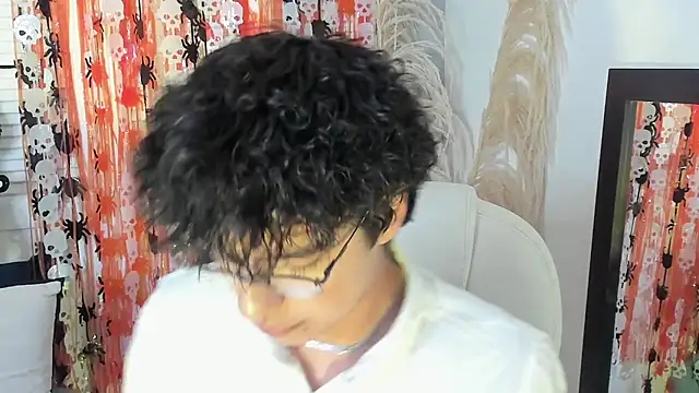 miilo wolf online show from October 15, 2025, 12:05 pm