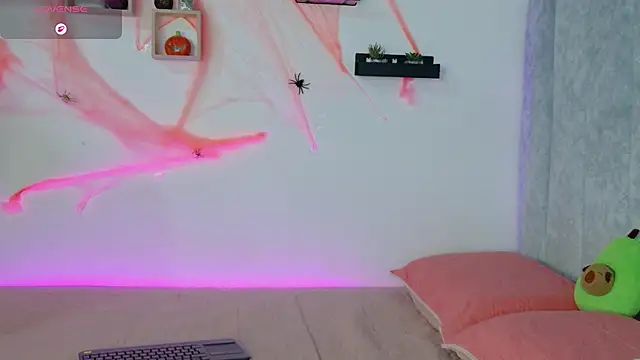 manumontoya  online show from October 31, 2025, 5:47 pm