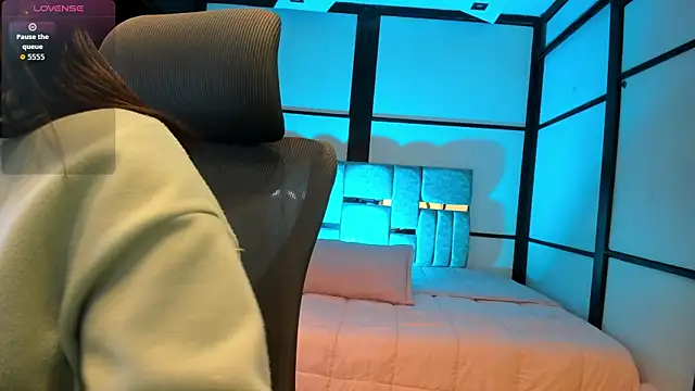 SamaraAnders  online show from April 17, 2026, 4:37 am