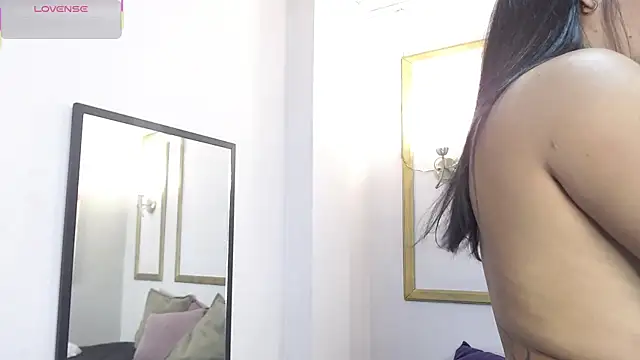 Snapshot of Lucigh_ chatting on October 6, 2025, 7:33 pm Lucigh online show from October 6, 2025, 7:33 pm