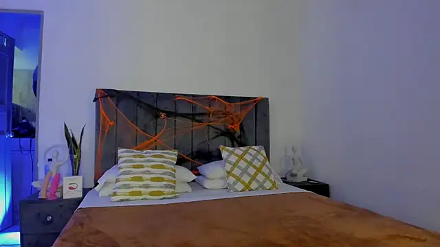 NoahLux online show from October 27, 2025, 7:07 pm