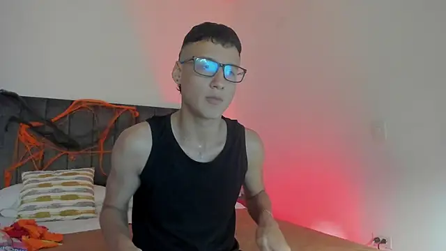 NoahLux online show from October 31, 2025, 4:41 pm