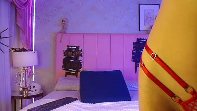 novaross online show from October 28, 2025, 9:06 pm