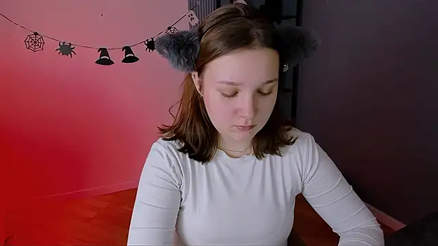 Snapshot of JaneByrd chatting on October 31, 2025, 2:29 pm JaneByrd online show from October 31, 2025, 2:29 pm