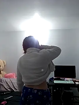 lunnaa  online show from November 30, 2025, 12:58 am