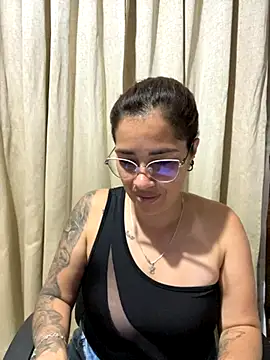 Camila Garcia  online show from November 12, 2025, 7:09 am