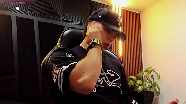 Eryonbradley online show from October 2, 2025, 11:28 am