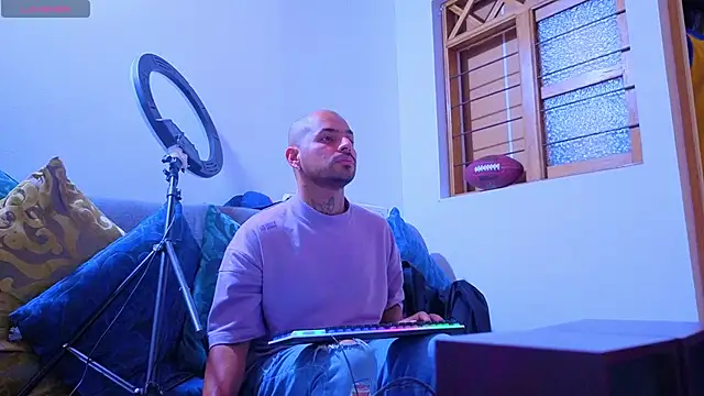 tomas smith1 online show from October 22, 2025, 12:22 am