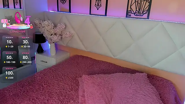 veronica hill  online show from November 10, 2025, 3:05 am