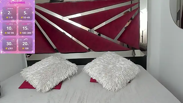 EvaViulet online show from November 6, 2025, 6:31 pm