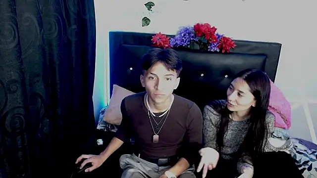 Snapshot of COZY7COUPLE chatting on September 30, 2025, 11:54 pm COZY7COUPLE online show from September 30, 2025, 11:54 pm