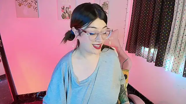 isaferrer06 online show from December 16, 2025, 4:01 pm