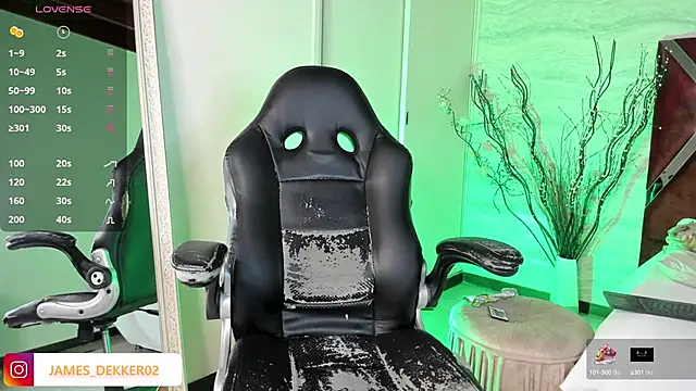 JamesDeker online show from September 12, 2025, 8:09 pm