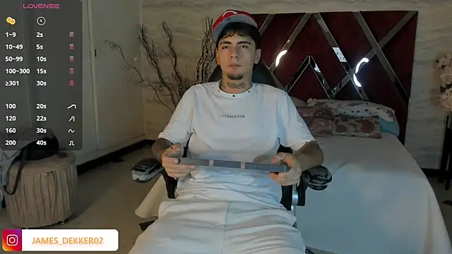 JamesDeker online show from October 1, 2025, 7:31 pm