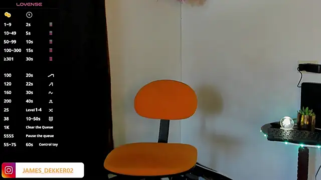 JamesDeker online show from November 10, 2025, 7:57 pm