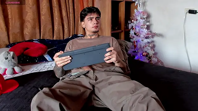 JamesDeker online show from December 19, 2025, 1:18 pm