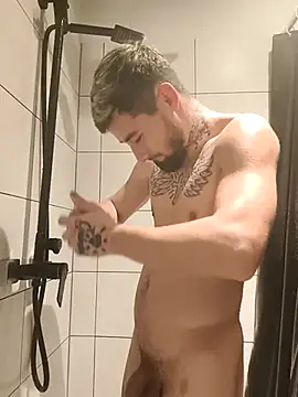 Snapshot of Negrila25 chatting on February 12, 2026, 11:44 pm Negrila25 online show from February 12, 2026, 11:44 pm