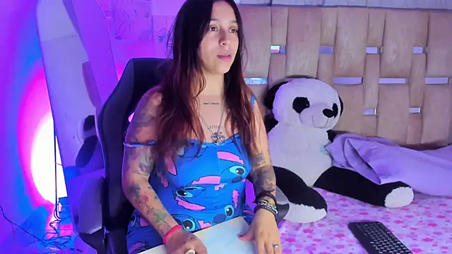 Snapshot of JulianaCarter chatting on October 16, 2025, 7:59 pm JulianaCarter online show from October 16, 2025, 7:59 pm