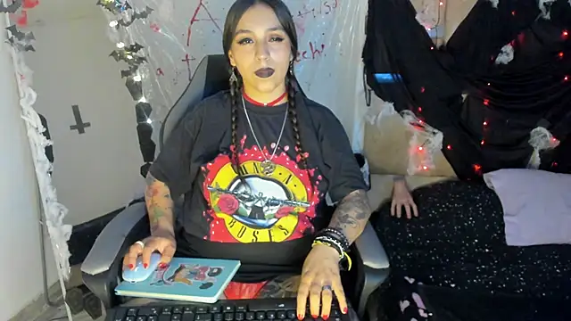 Snapshot of JulianaCarter chatting on October 20, 2025, 7:14 pm JulianaCarter online show from October 20, 2025, 7:14 pm