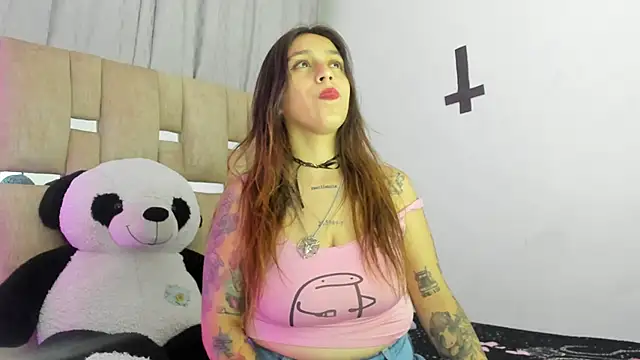 Snapshot of JulianaCarter chatting on November 7, 2025, 7:47 pm JulianaCarter online show from November 7, 2025, 7:47 pm