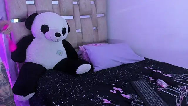 Snapshot of JulianaCarter chatting on November 11, 2025, 8:09 pm JulianaCarter online show from November 11, 2025, 8:09 pm