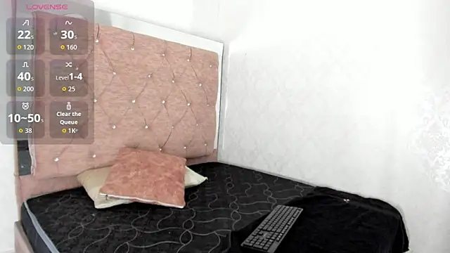 Snapshot of JulianaCarter chatting on November 13, 2025, 5:23 pm JulianaCarter online show from November 13, 2025, 5:23 pm