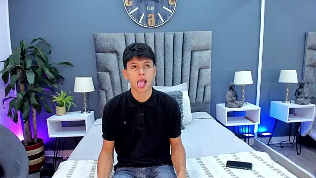 stephane rouss online show from October 24, 2025, 7:43 pm