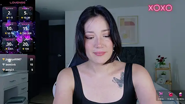 Eliih 01 online show from November 18, 2025, 2:39 am