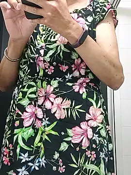 Emily de Carla online show from May 13, 2026, 1:52 pm