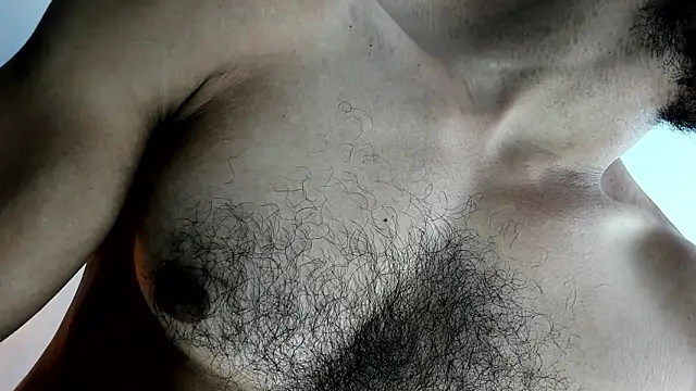 Snapshot of latinhotmuscle chatting on November 3, 2025, 8:04 am latinhotmuscle online show from November 3, 2025, 8:04 am